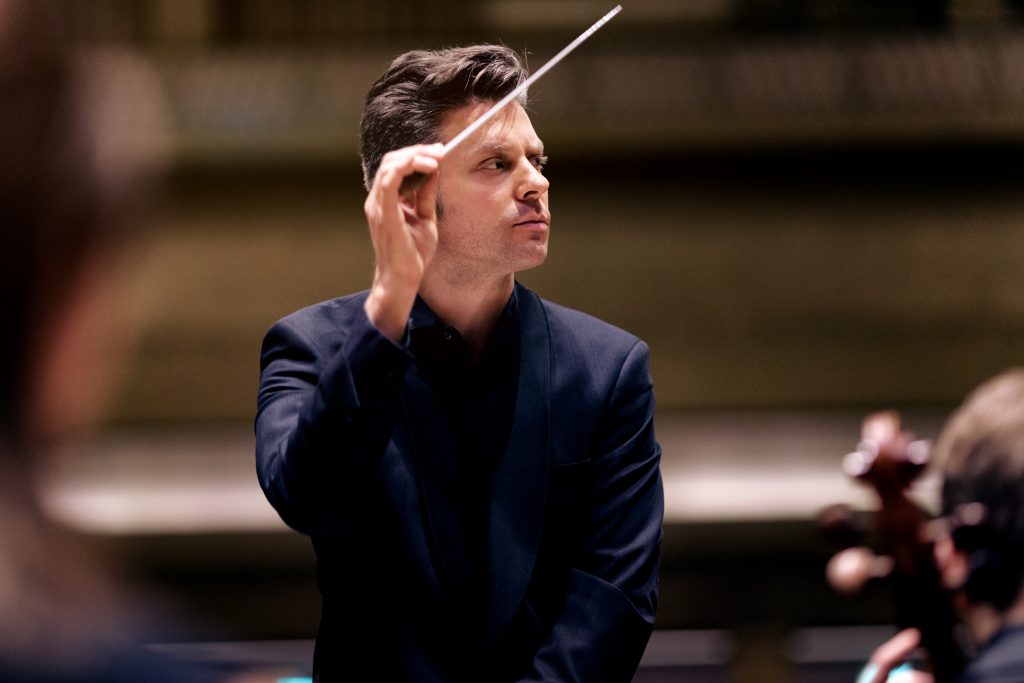 Joseph Bastian conducts the Nuremberg Symphony